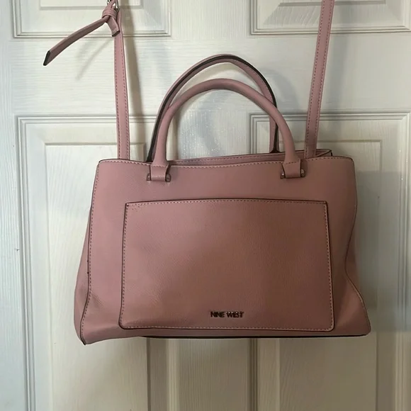 Light pink Nine West pocket book. - Picture 1 of 9